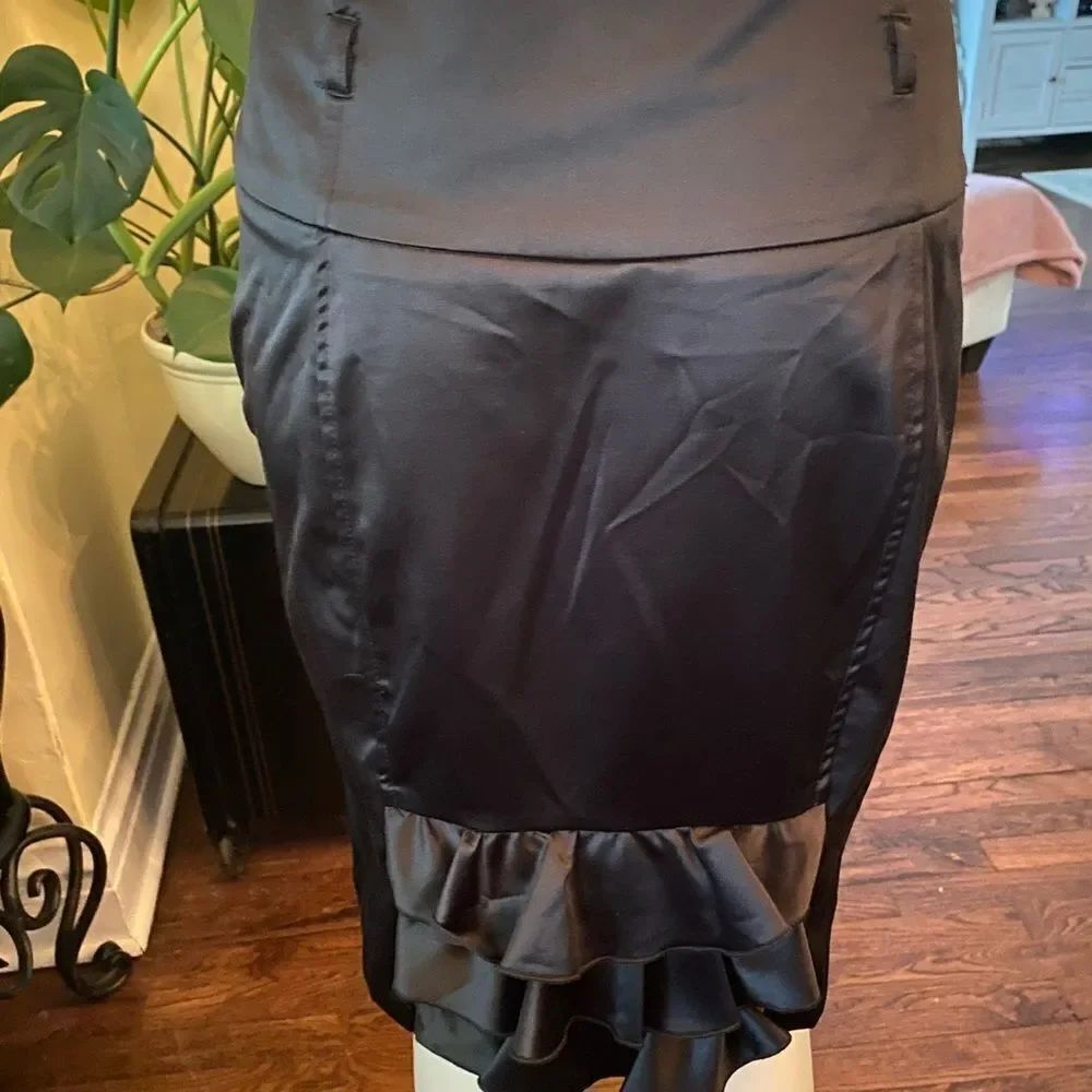 #OfficeSiren 💃 Heart & Soul Ruffle Back *Satin* Feel Skirt Sz 9 EUC - Picture 4 of 8
